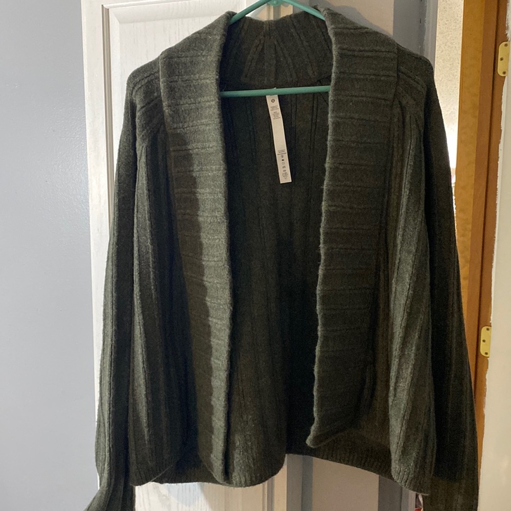 Lululemon twin rib sweater wrap. Heathered Dark Olive. M/L.